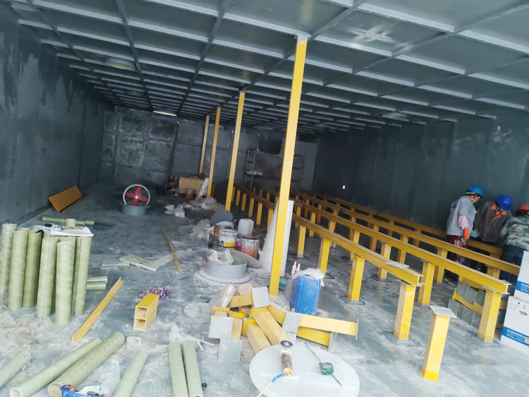 玻璃鋼活性炭吸附箱施工中-佛山項(xiàng)目