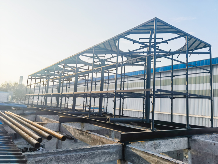 蘭州400噸并聯(lián)5臺(tái)玻璃鋼冷卻塔安裝